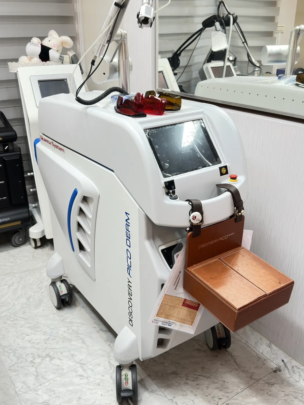 皮秒雷射主機（Quanta System Discovery PICO）